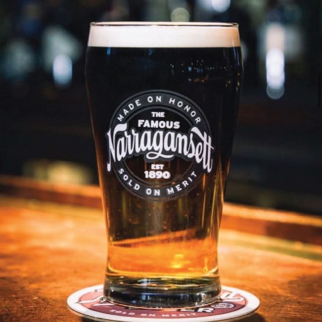 ☘️ It’s officially Irish Neighbor season. Try out a @gansettbeer Irish Neighbor: Half ‘Gansett Lager and Half of Your Favorite Irish Stout. Bottoms up!